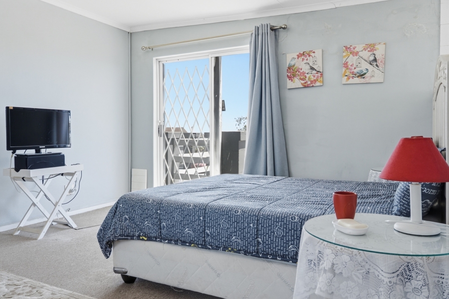 5 Bedroom Property for Sale in Myburgh Park Western Cape